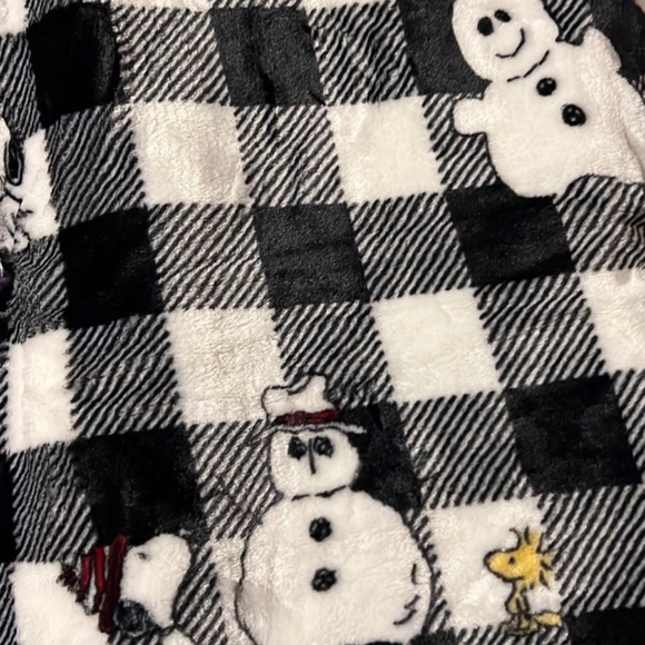 Snoopy Peanuts Velvetloft Christmas Throw - Picture 3 of 4